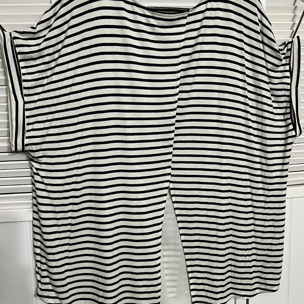 High-Lo Black and White Striped with a split bottom back, 2X , APT. 9 - Picture 3 of 5